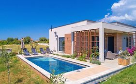 Villa Lily